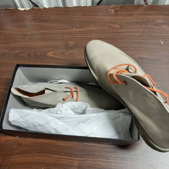 Mans shoes - Picture 2 of 8